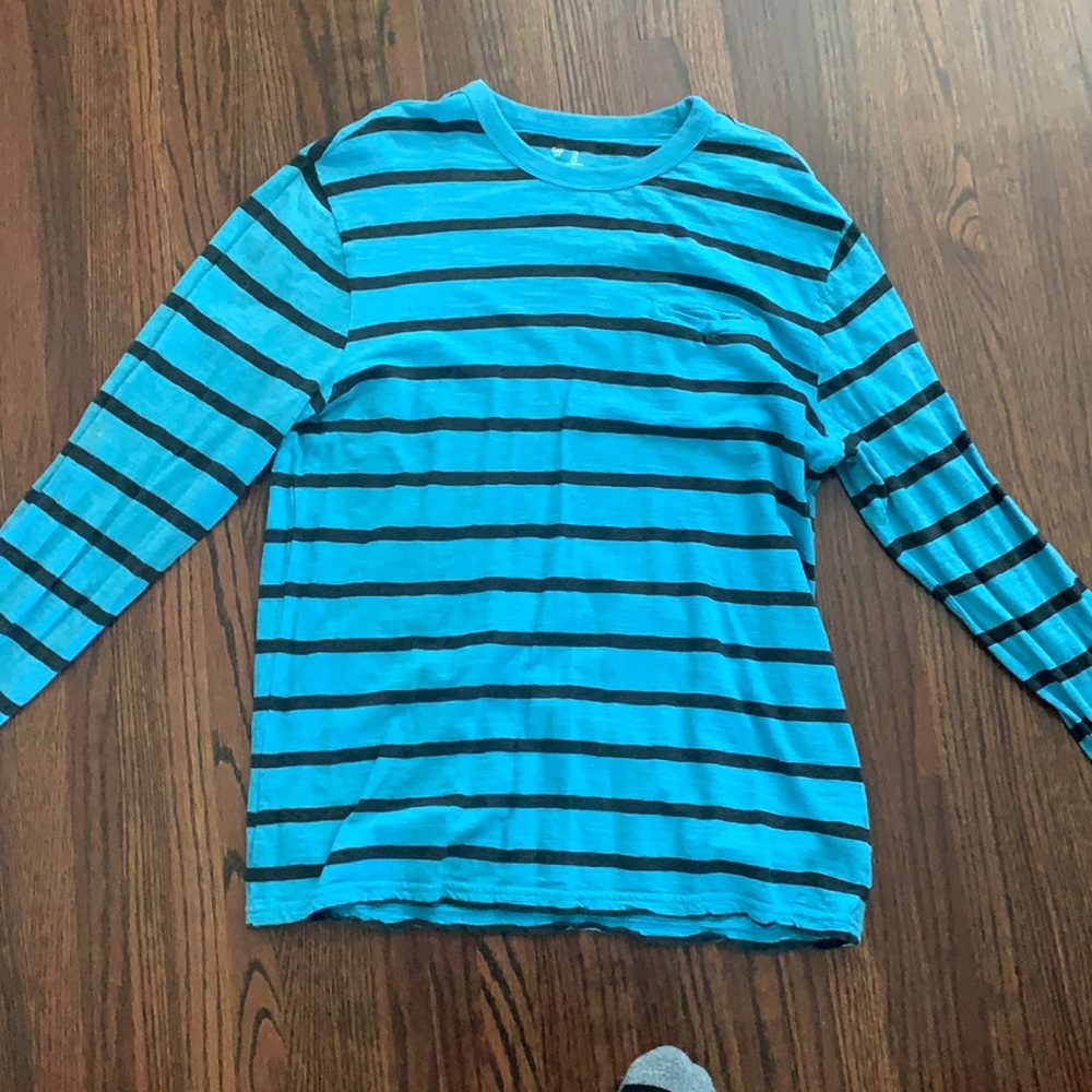 Gap long sleeve pocket tee like new